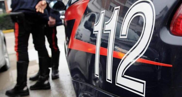 Auto dei Carabinieri con il 112: intervento in viale Colombo a Lido di Camaiore dopo le minacce alla moglie.