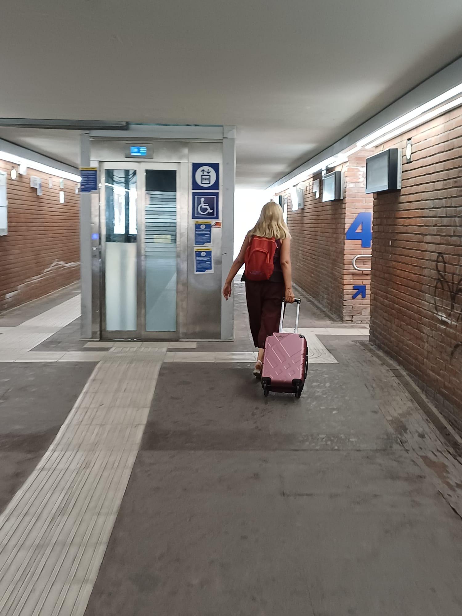 L’ascensore della stazione di Lucca dove tre turiste americane raccontano di essere state derubate