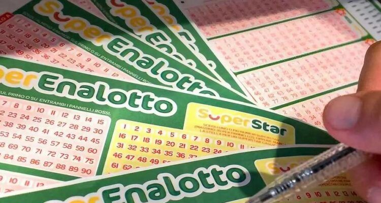 Schedine del SuperEnalotto: un estetista di Lucca ha vinto 101 milioni e non l’ha detto all’ex compagno.