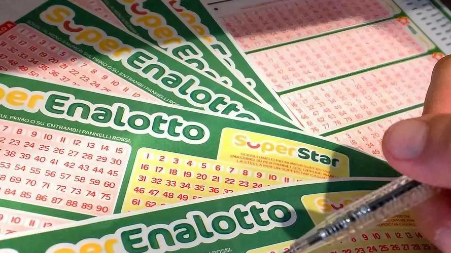 Schedine del SuperEnalotto: un estetista di Lucca ha vinto 101 milioni e non l’ha detto all’ex compagno.