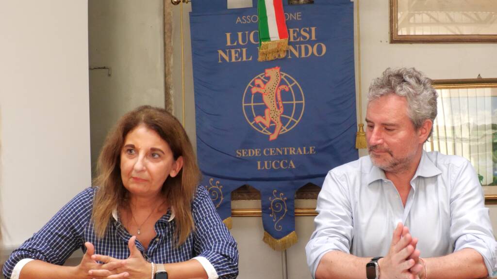 Ilaria del Bianco e Mario Pardini alla presentazione del calendario Lucchesi nel Mondo