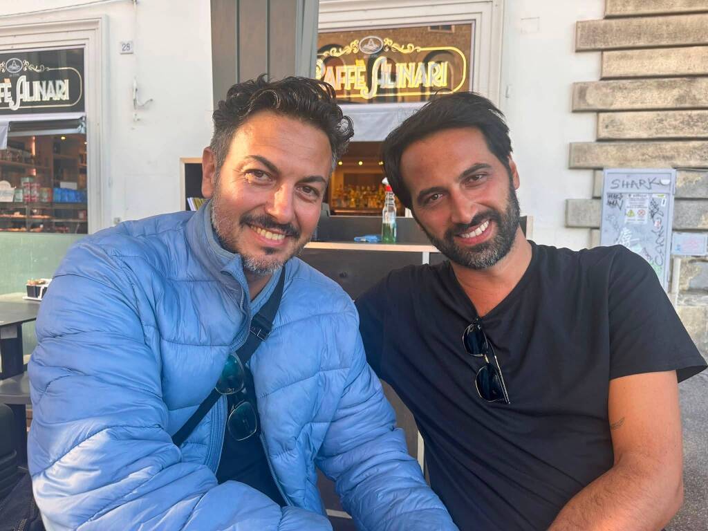 Marco Evangelisti, a destra, con il cugino Gisberto: il 39enne massese è stato ritrovato a Firenze dopo cinque giorni.