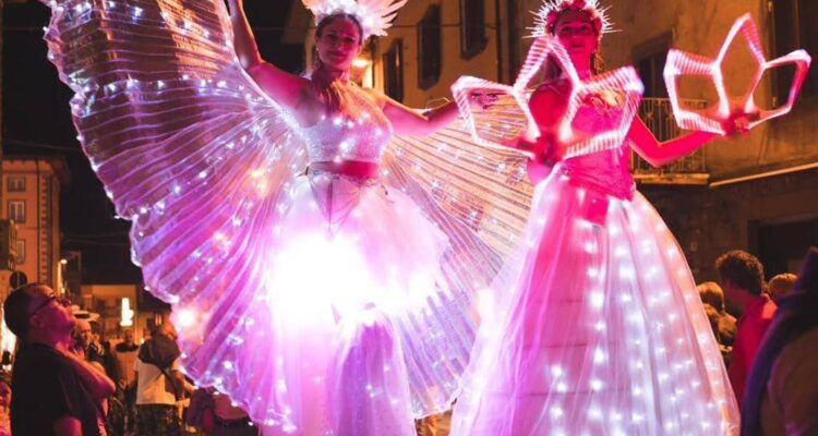Allestimento in rosa per la Notte delle Stelle a Massarosa.