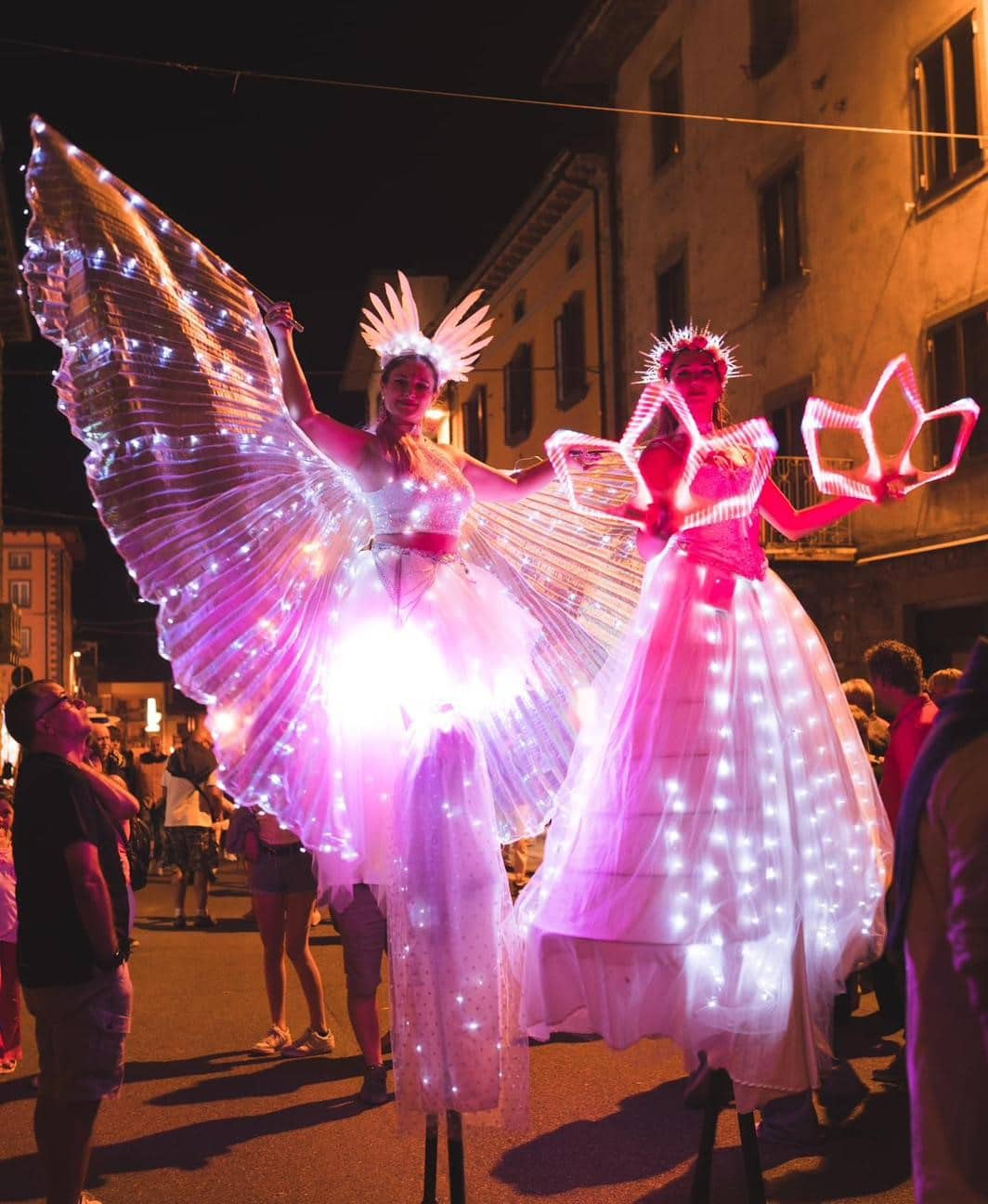 Allestimento in rosa per la Notte delle Stelle a Massarosa.