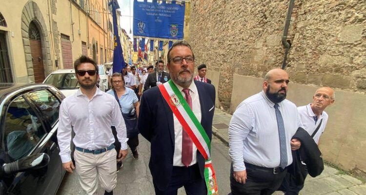 Il sindaco di Pescia Riccardo Franchi e il vicesindaco Luca Tridente.