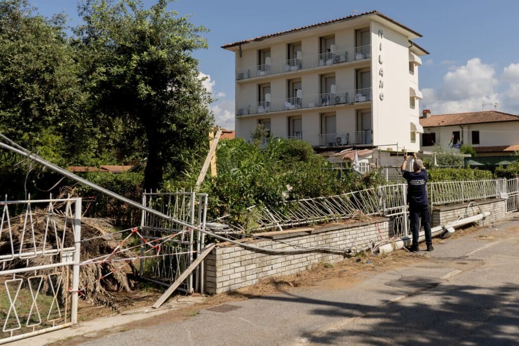 Sopralluogo della Protezione civile a Pietrasanta dopo il downburst del 21 agosto.