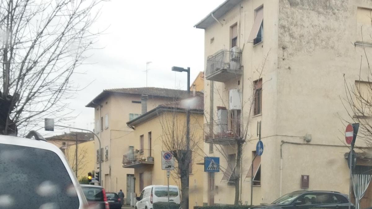 Cantiere di asfaltatura a Poggibonsi nel piano strade da 700 mila euro.