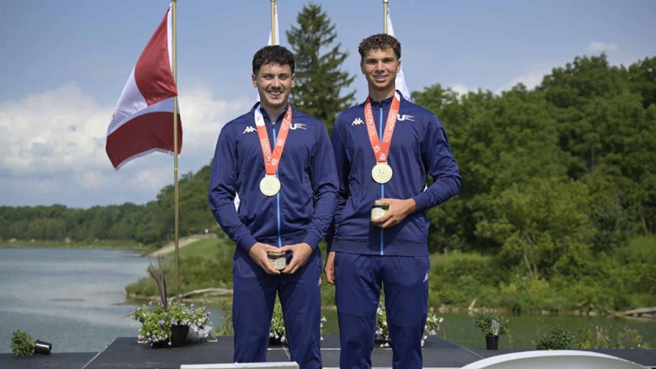 Leonardo Sostegni e Lorenzo Cracco sul Due senza, campioni mondiali universitari di canottaggio