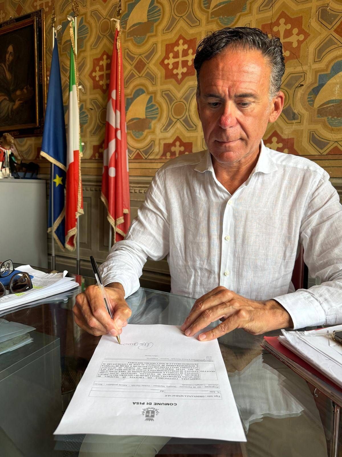 Michele Conti firma l’ordinanza sindacale sulla mala movida a Tirrenia