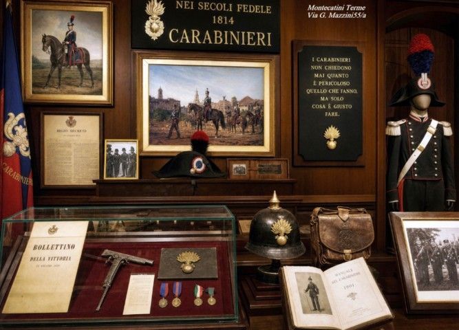 Stanza dei Ricordi dei Carabinieri a Montecatini Terme: divise storiche, cimeli e documenti dell’Arma