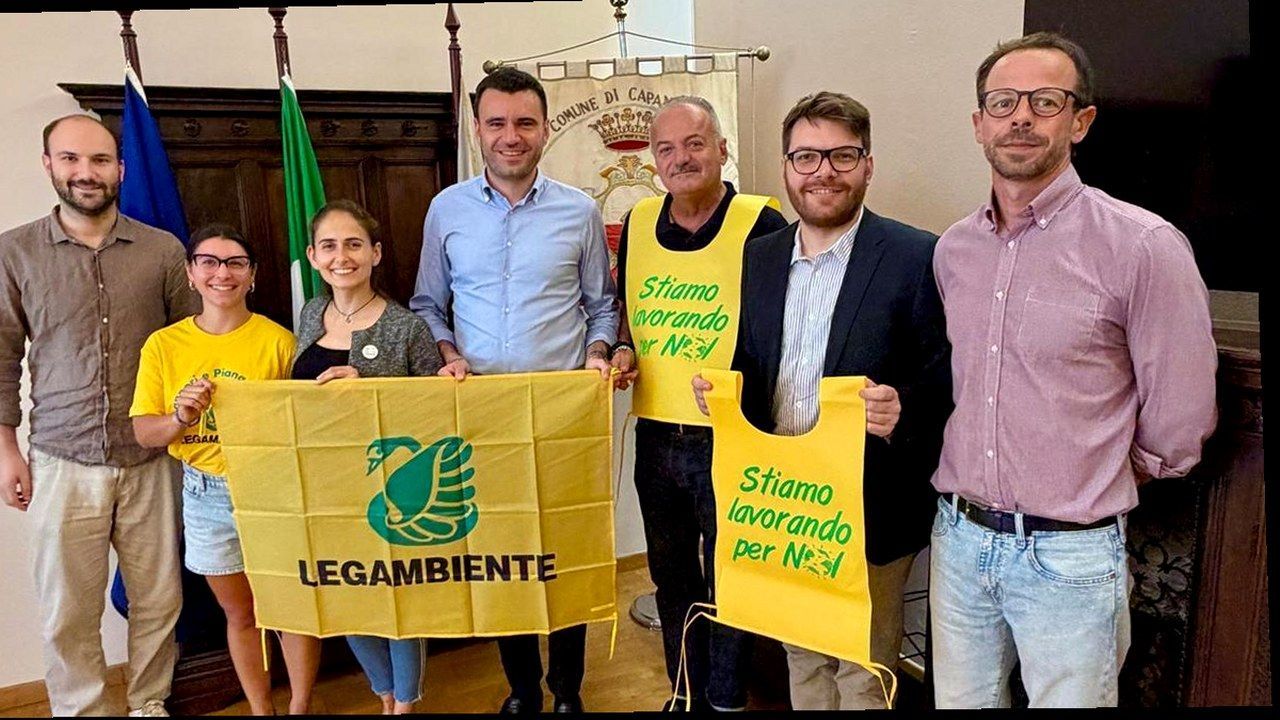 Presentazione Puliamo il Mondo 2026 (Comuni, Legambiente, Ascit) — stessa scena della fonte, nuova angolazione e inquadratura (nessun volto inventato)
