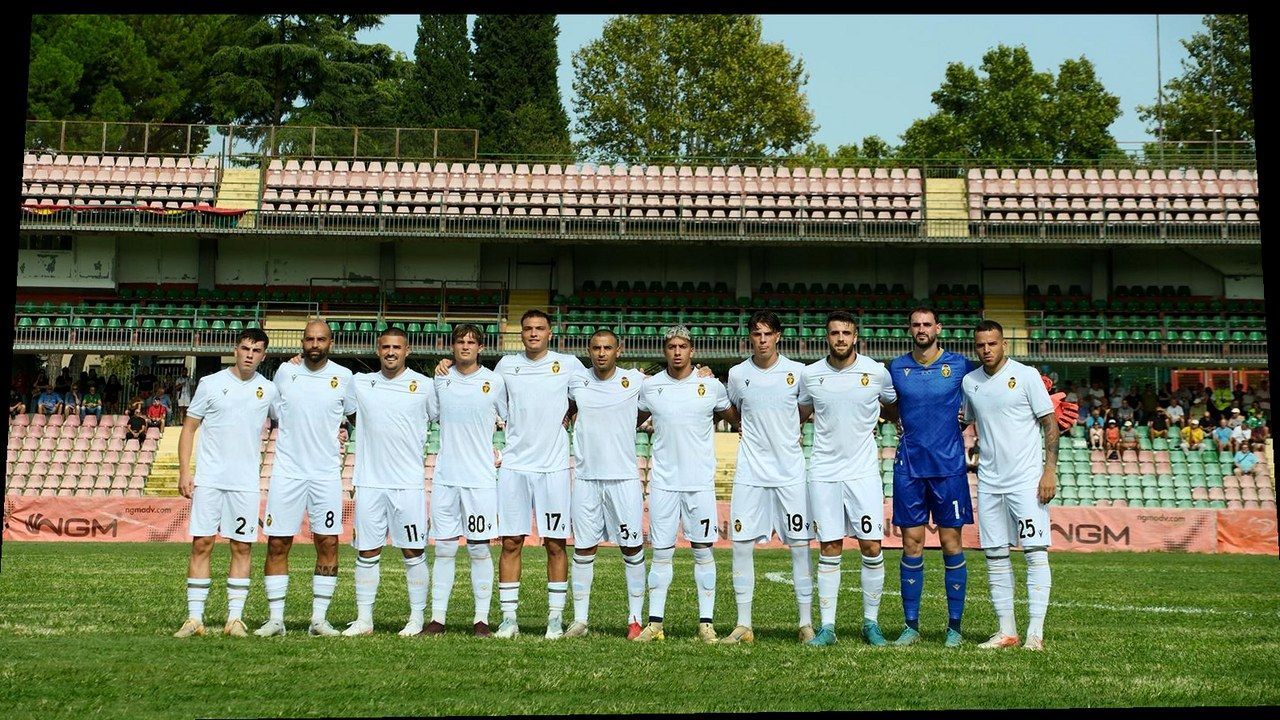 Undici del Tau Altopascio in campo: stessa scena della fonte, nuova angolazione e inquadratura (nessun volto inventato o alterato)
