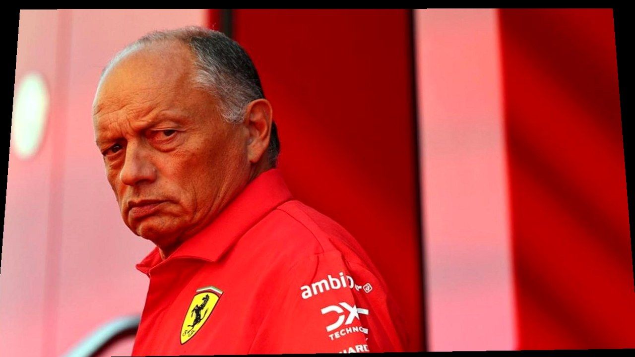 Charles Leclerc e Lewis Hamilton della Ferrari dopo il GP di Monza