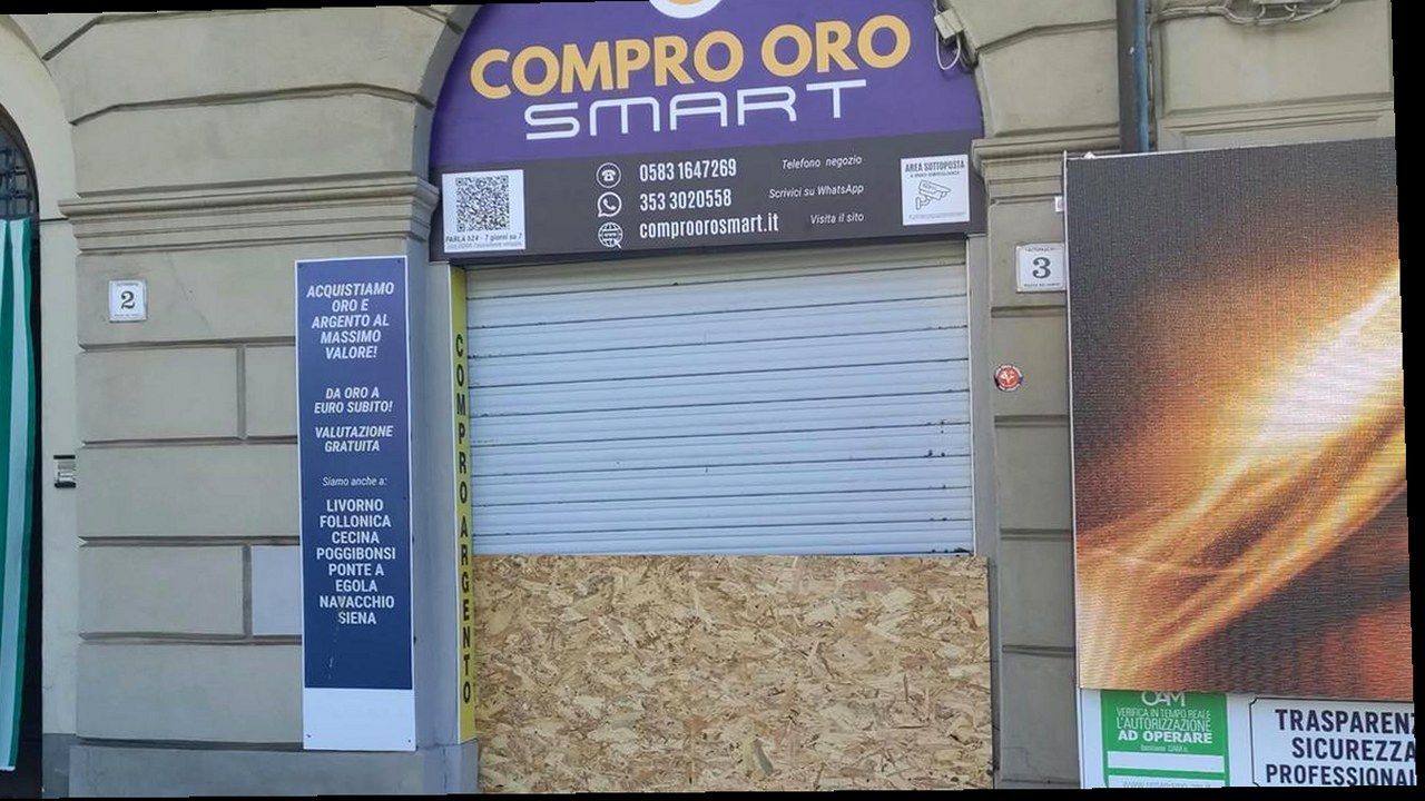 Altopascio, Compro Oro Smart in piazza del Porto — stessa scena, nuova angolazione