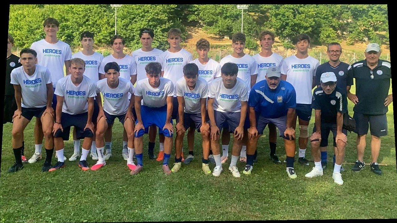 Partita di calcio Juniores: nuova angolazione e inquadratura geometrica, senza alterazione dei volti