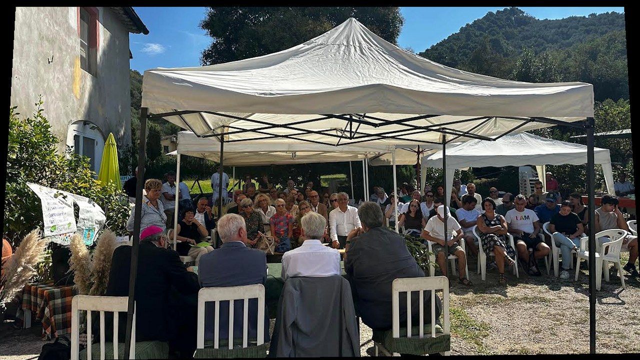 Camaiore — stessa scena dalla fonte, nuova angolazione e inquadratura