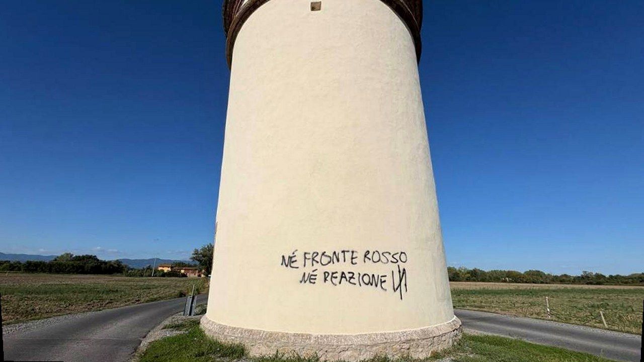Capannori, Torre della Spada, scritte neofasciste a Parezzana