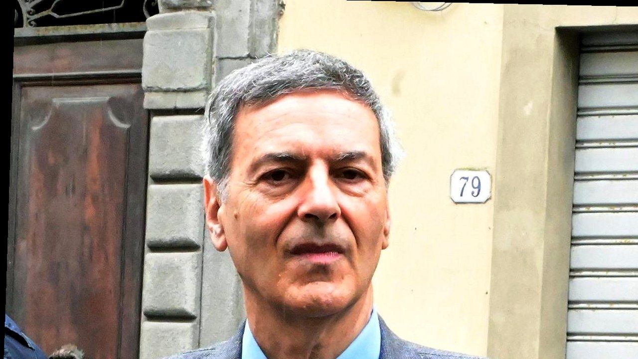Pietro Fazzi, ex sindaco di Lucca, ritratto in esterno — stessa persona, nuova angolazione geometrica senza alterazione del volto