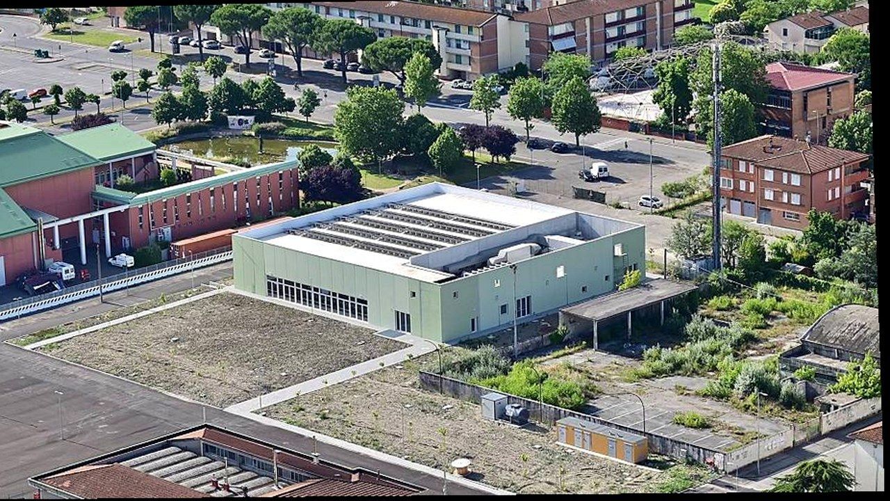 Pontedera PalAcqua — impianto natatorio Fuori del Ponte; foto fonte QUI News Valdera, inquadratura geometrica (soggetto invariato)