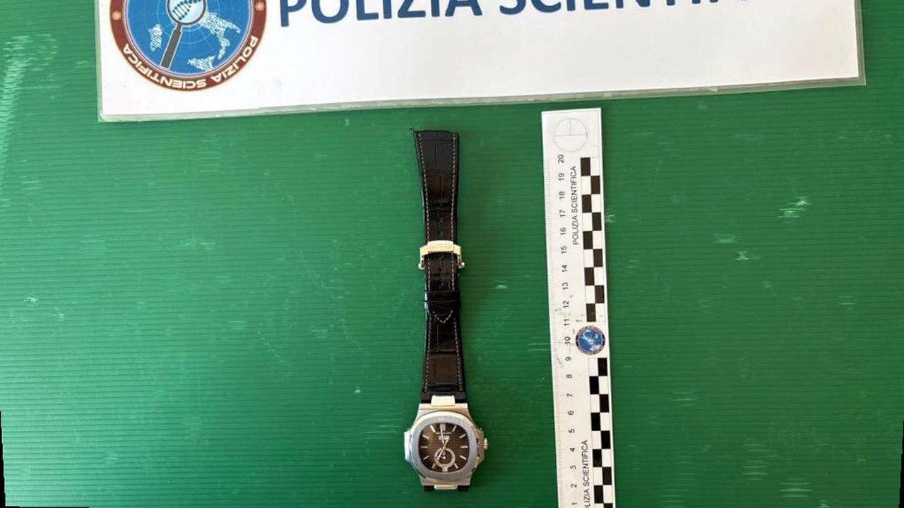 Polizia di Stato a Torre del Lago dopo il recupero del Patek Philippe scippato a Forte dei Marmi
