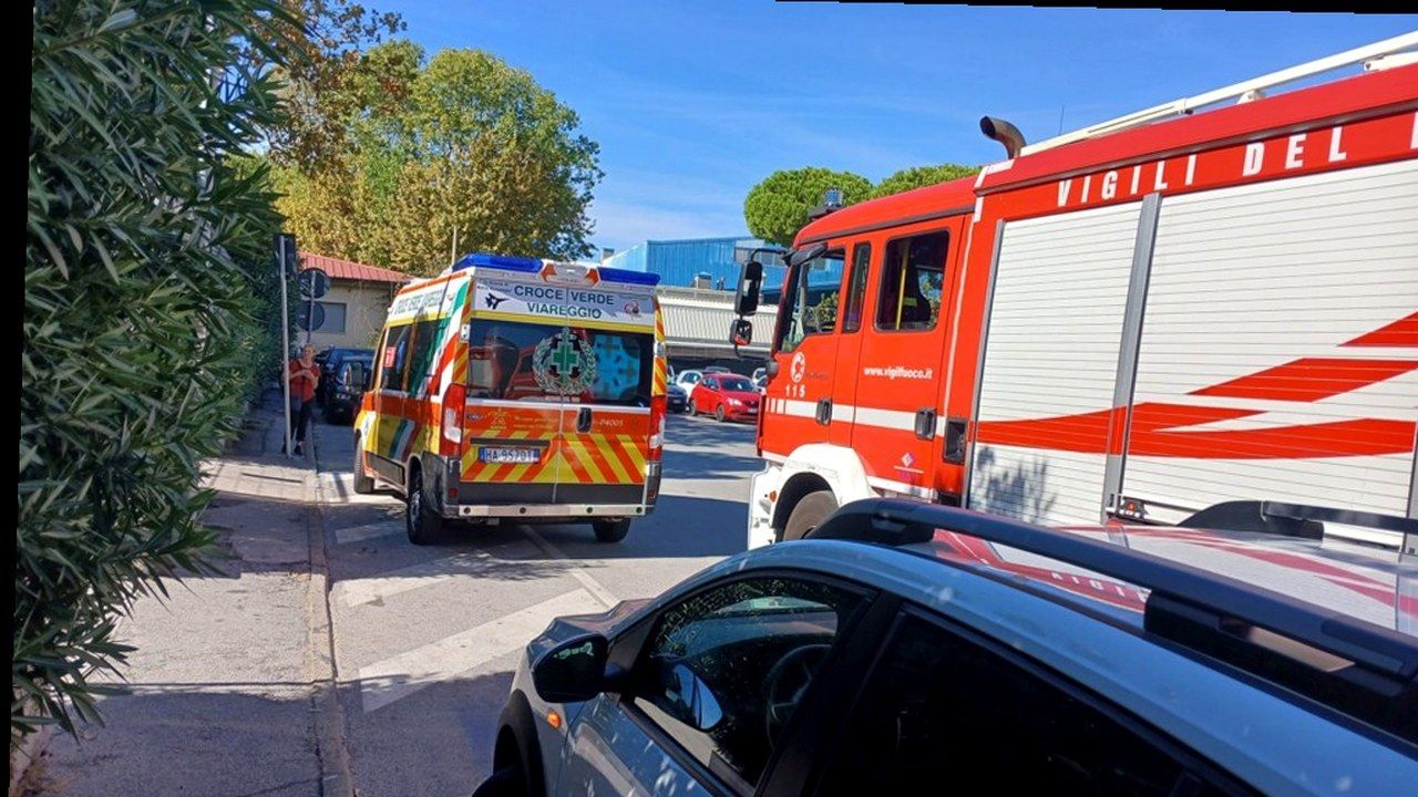 Viareggio, Itc Carlo Piaggia in Darsena: intervento dopo il principio di incendio da cellulare in aula