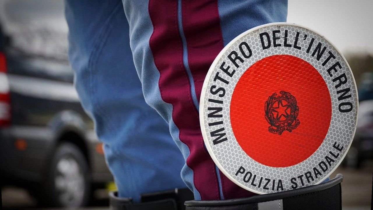 Polizia Stradale — stessa scena, nuova angolazione e inquadratura