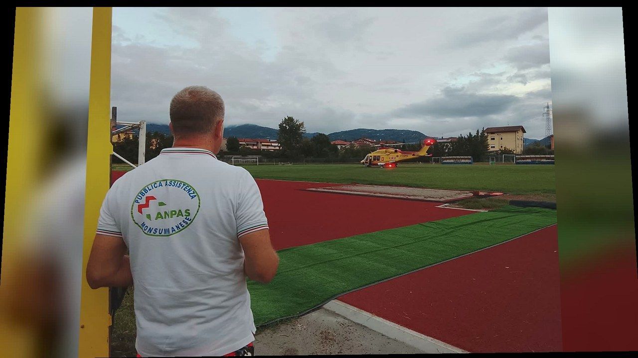 Elisoccorso Pegaso atterrato allo Stadio Alberto Benedetti di Borgo a Buggiano — stessa scena, nuova angolazione (nessun volto alterato)