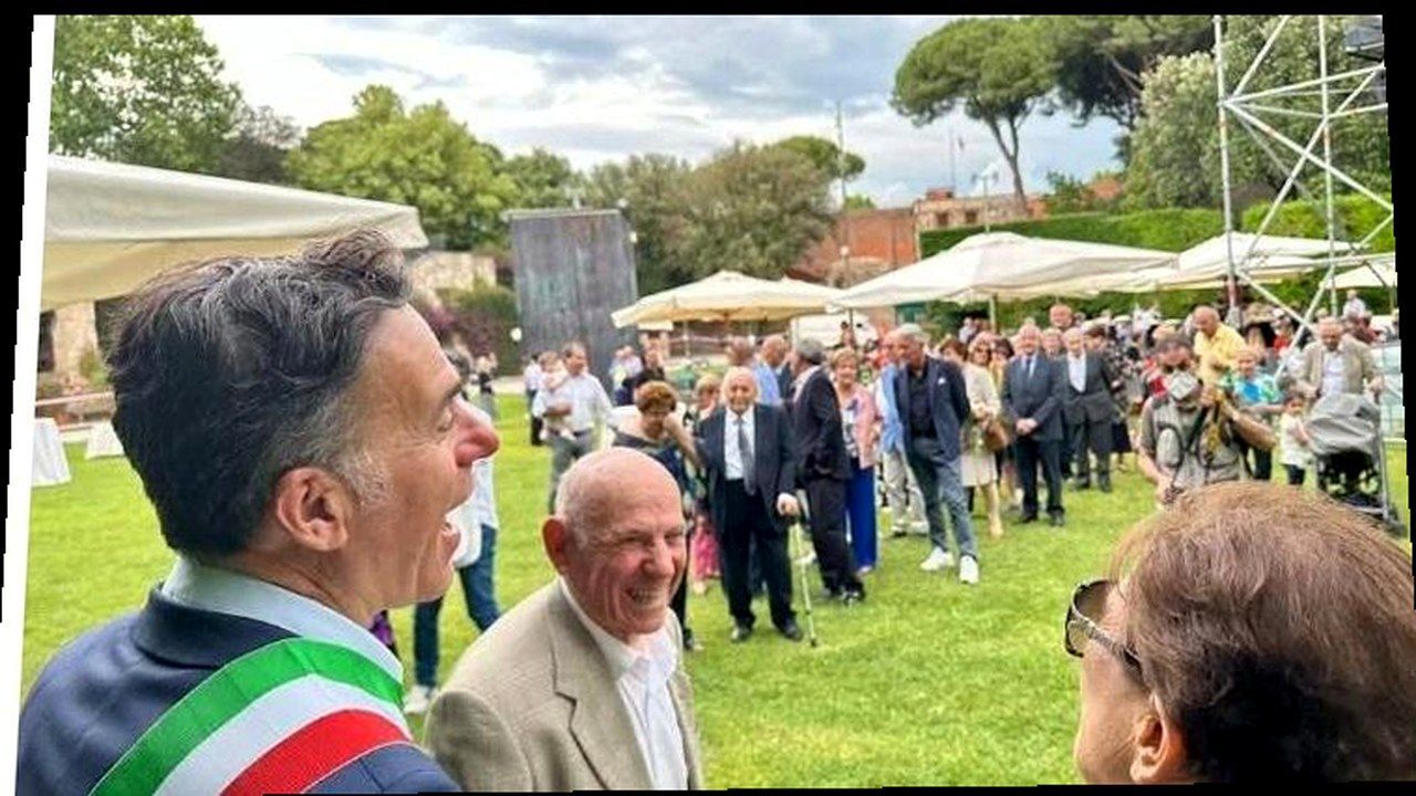 Stessa scena, nuova angolazione e inquadratura — senza alterazione dei volti