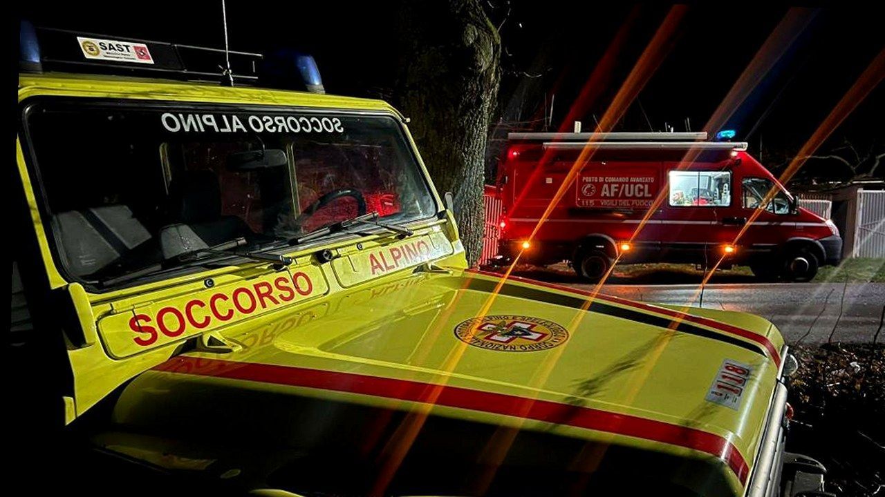 Soccorso alpino nei boschi di Villa Basilica — stessa scena, nuova angolazione (nessun volto alterato)