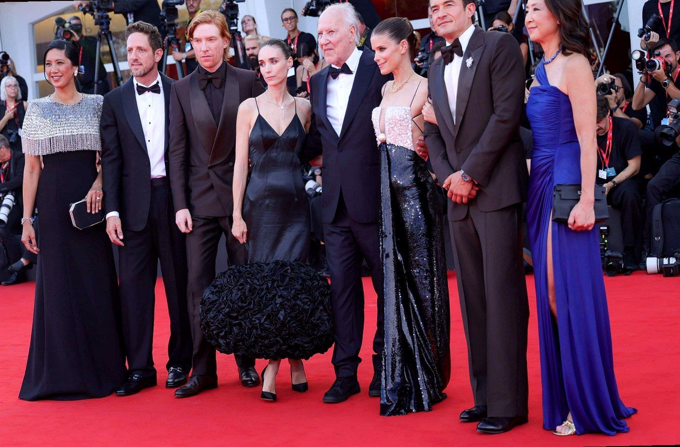 Orlando Bloom, Kate Mara, Rooney Mara e Werner Herzog posano sul red carpet a Venezia con il cast di Bucking Fastard