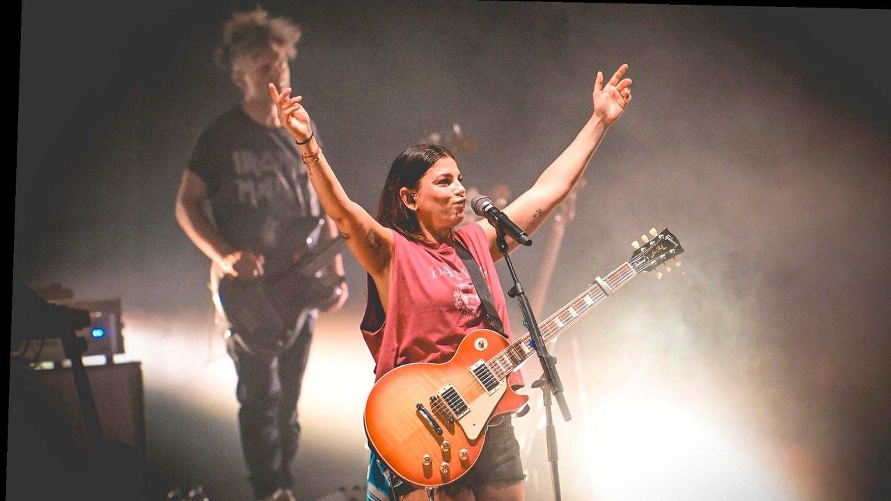Emma Marrone, selfie e live (nuova inquadratura)