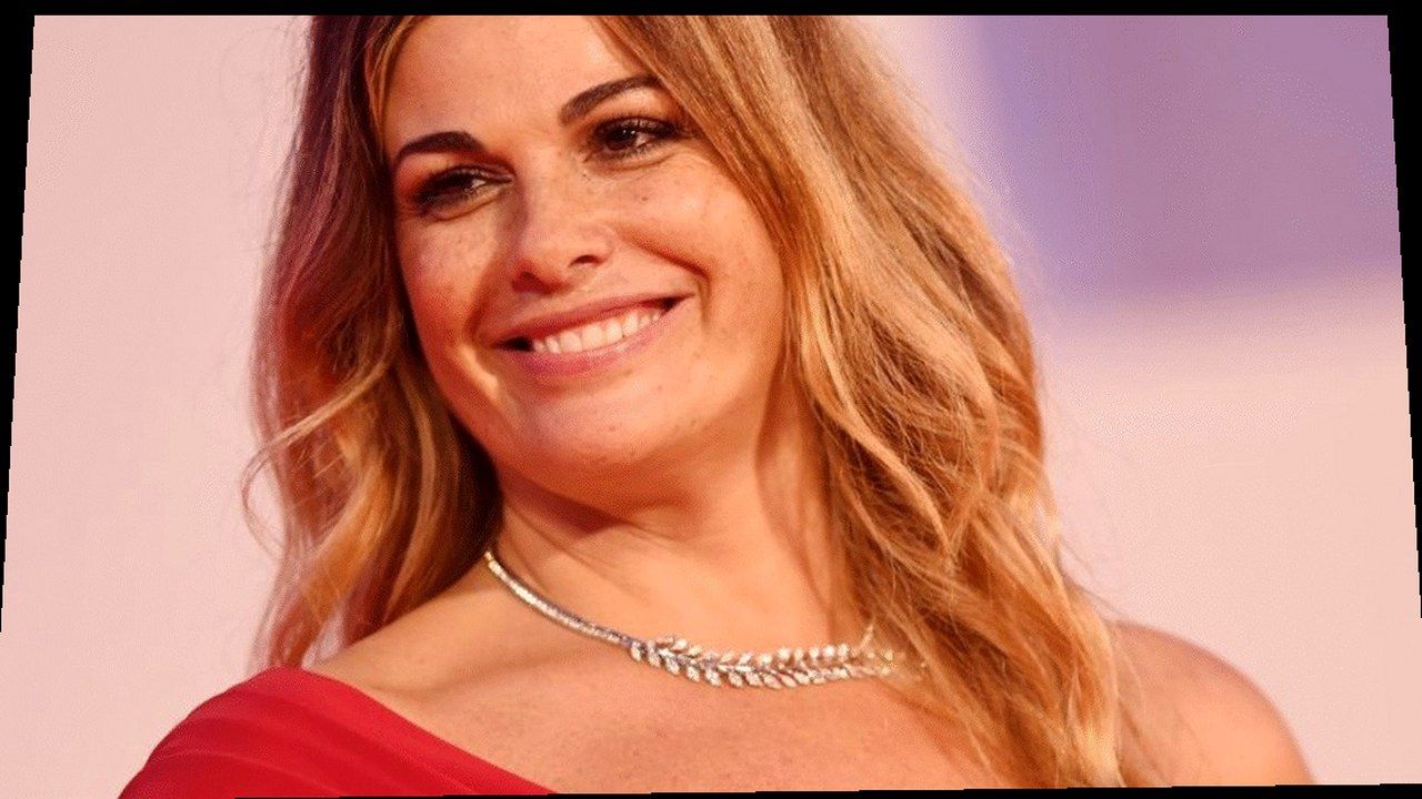 Vanessa Incontrada e Rossano Laurini — stessa scena della fonte Bigodino, nuova angolazione e inquadratura (volti invariati)