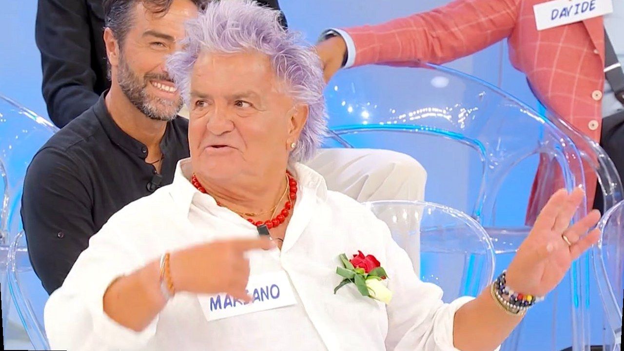 Uomini e Donne 2026 — Mariano in studio, nuova angolazione e inquadratura (volti invariati; fonte ComingSoon)