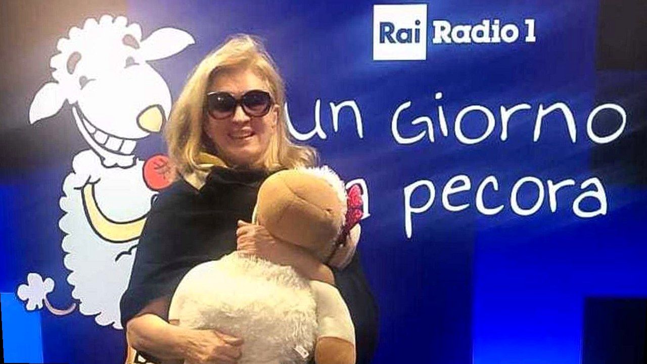 Iva Zanicchi a Un Giorno da Pecora — stessa scena ANSA/Rai Radio1, nuova angolazione e inquadratura (volto invariato)