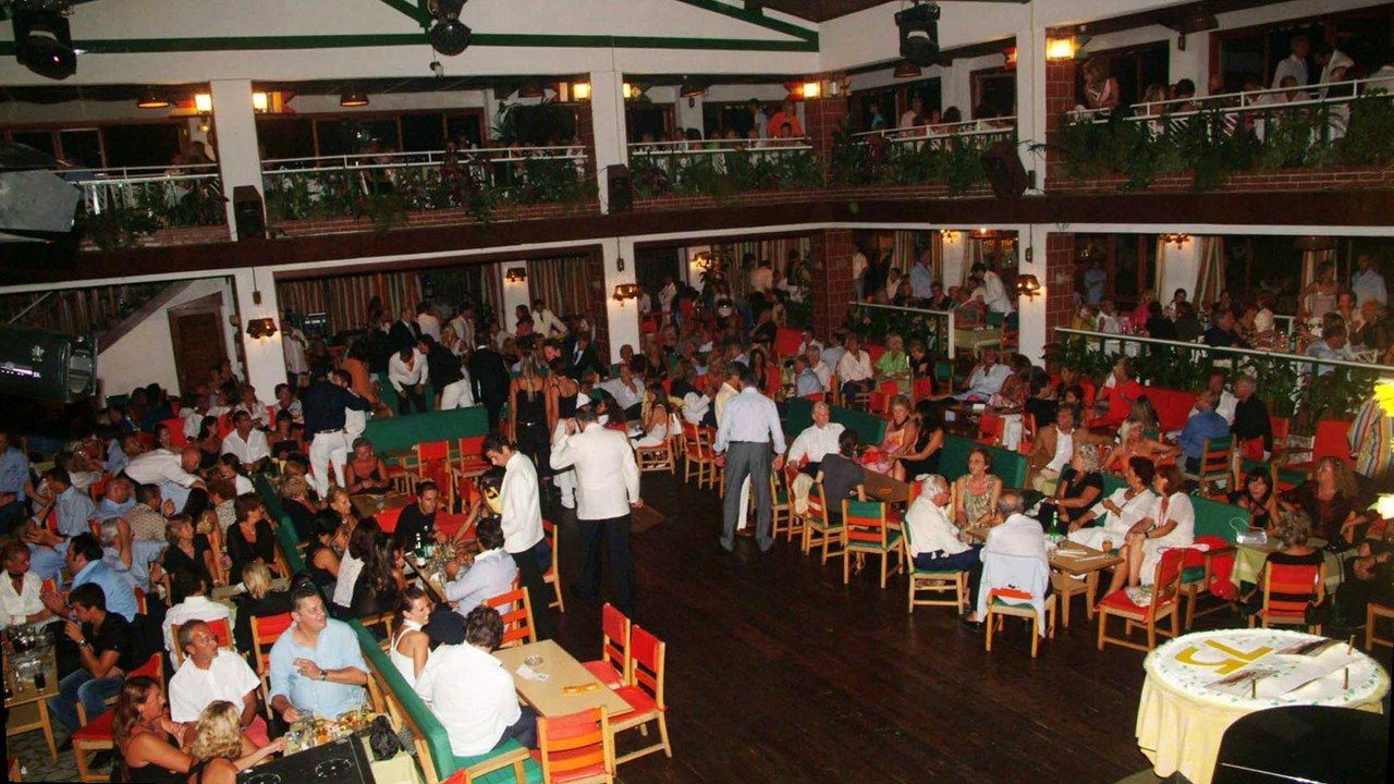 Interno Capannina di Franceschi a Forte dei Marmi (stessi soggetti, nuova angolazione e inquadratura)
