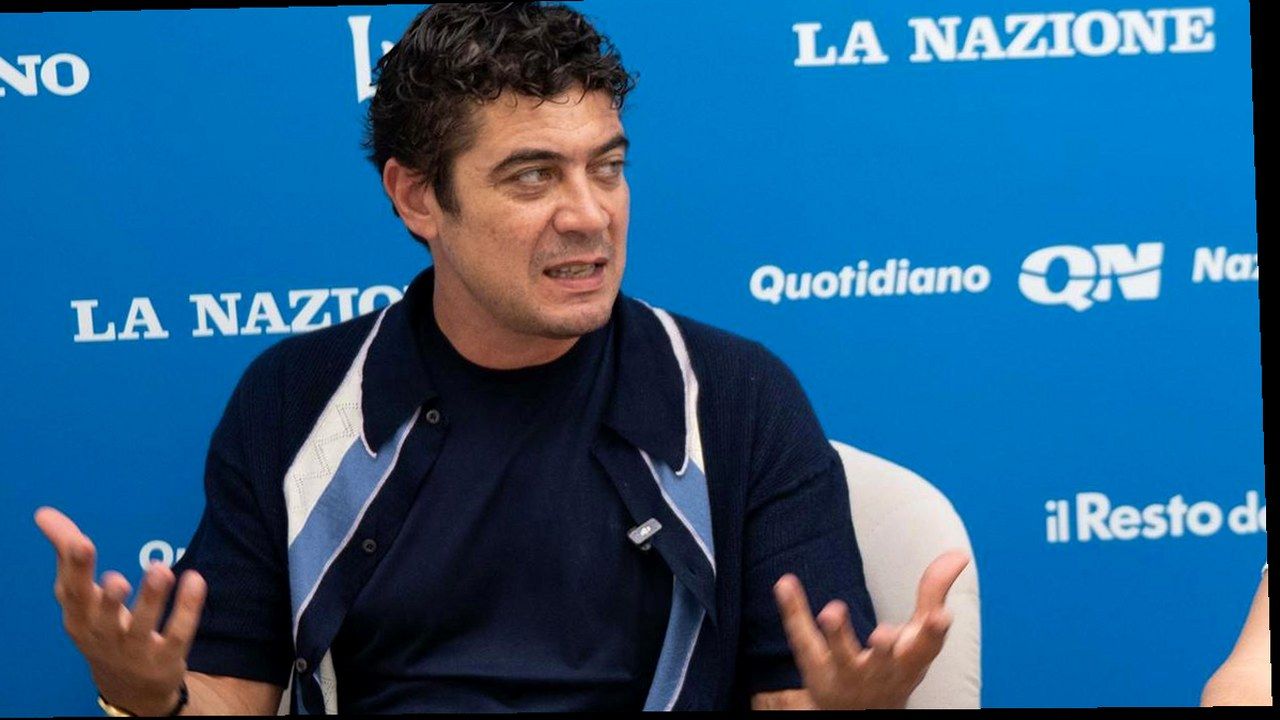 Lucca, Riccardo Scamarcio — stessa scena dalla fonte, nuova angolazione e inquadratura (nessun volto inventato)