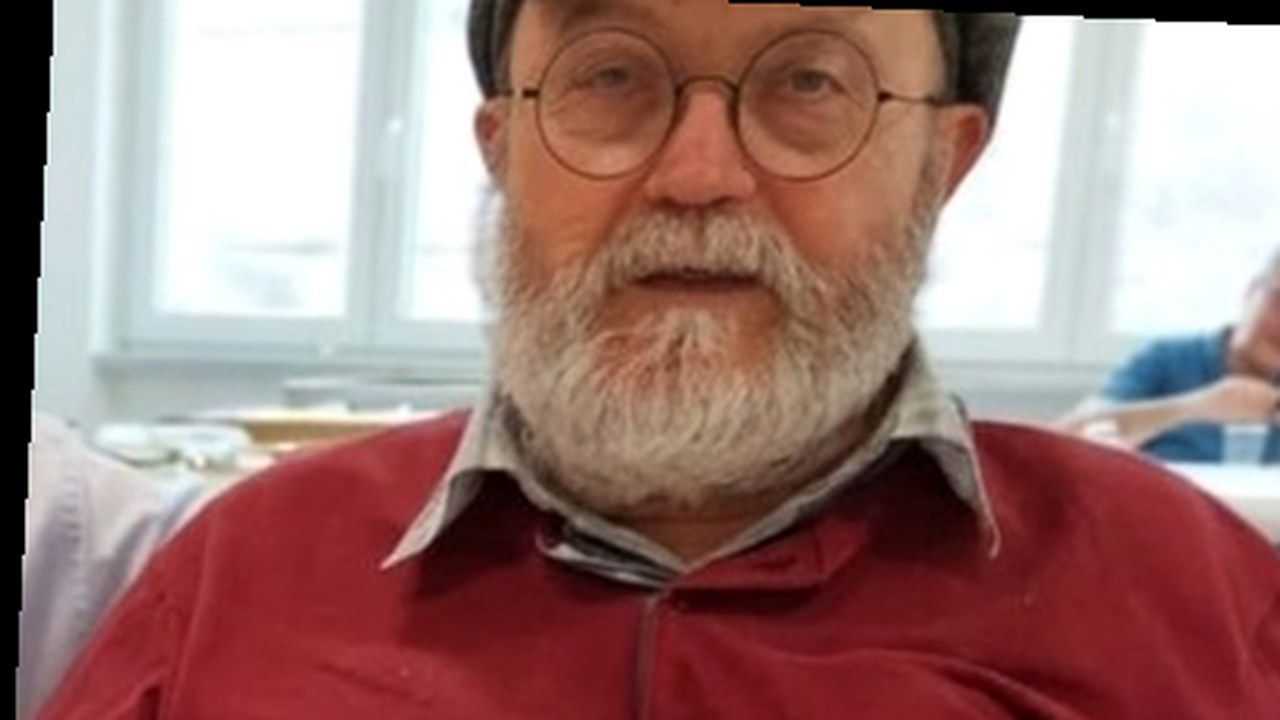 Don Girolamo Casali — stesso soggetto, nuova angolazione e inquadratura (volti invariati)