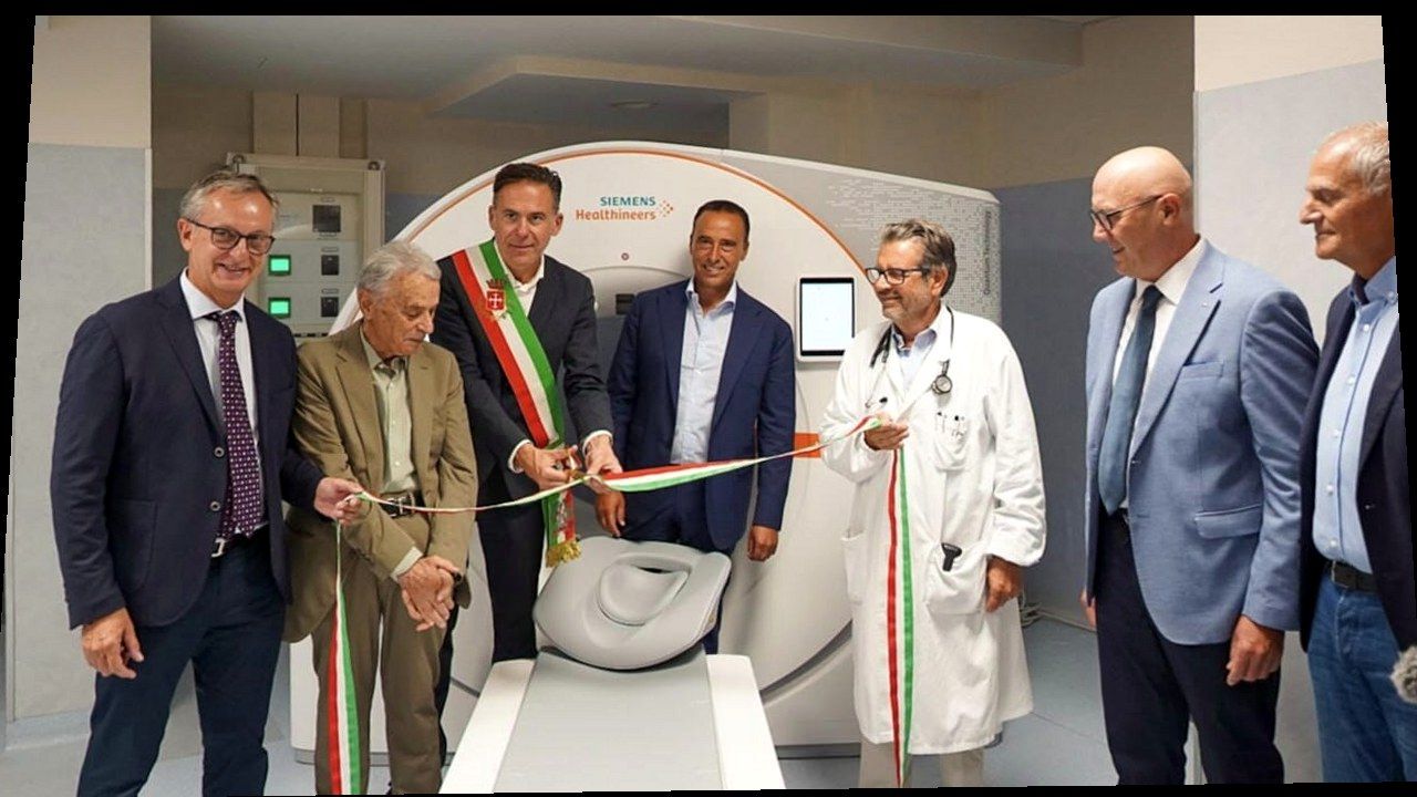Pisa San Rossore — taglio del nastro TC NAEOTOM Alpha Pro, sindaco Conti (inquadratura ricostruita)