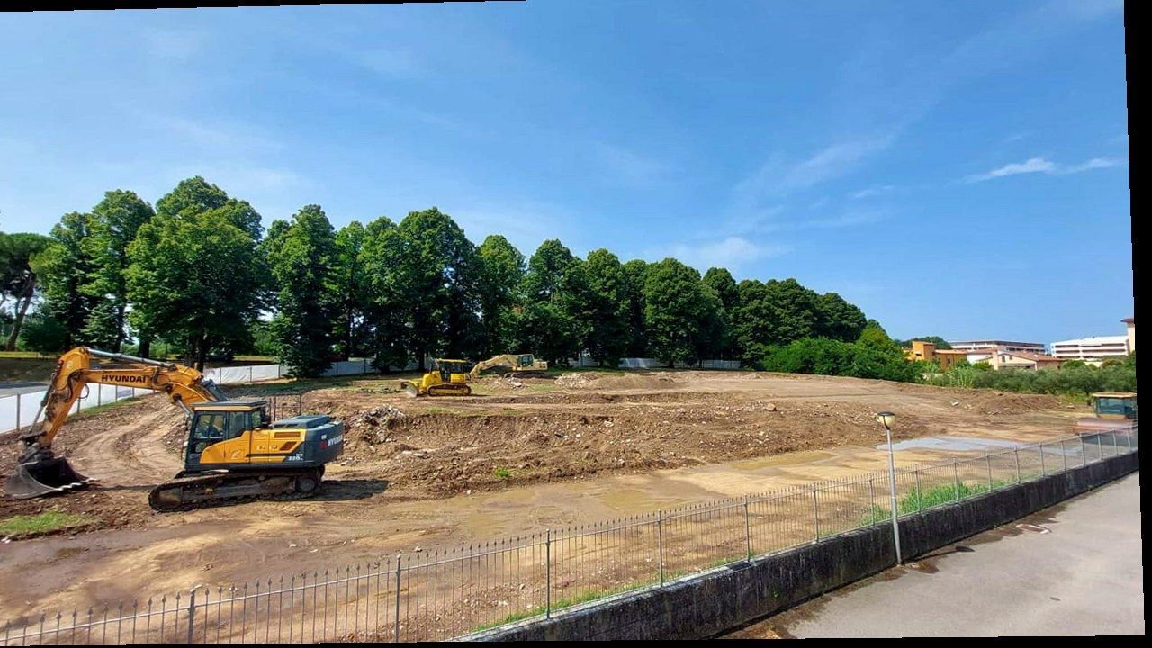 Pisa via Maccatella — cantiere campo basket, inquadratura ricostruita