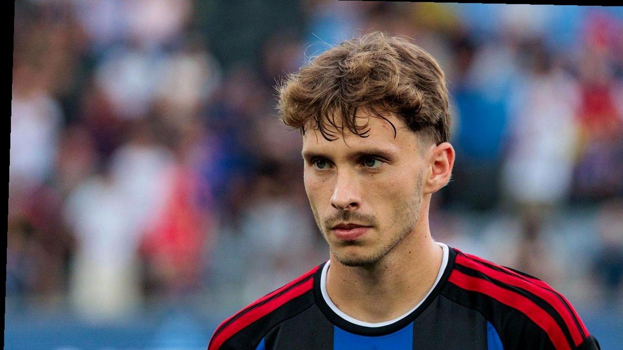 Matteo Tramoni in maglia Pisa (foto fonte, nuova angolazione)