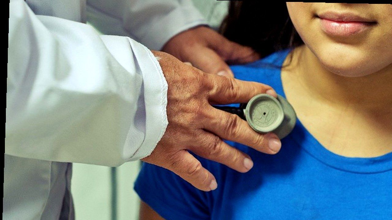 Pediatra in ambulatorio (immagine di repertorio, nuova angolazione)