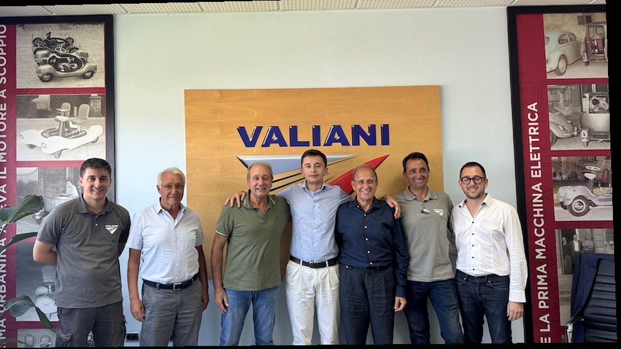 Bernard Dika in visita al Gruppo Valiani a Santa Croce (stessi volti, nuova angolazione)