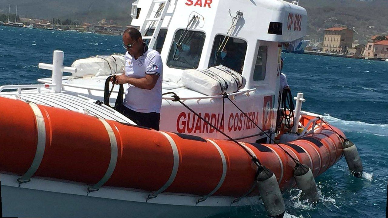 Motovedetta della Guardia costiera in mare, foto di repertorio — stessa immagine