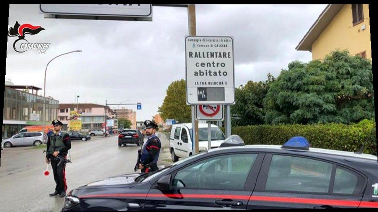 Cascina, auto dei Carabinieri
