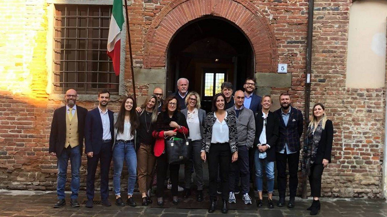 La maggioranza dell'amministrazione comunale di Altopascio in una foto di gruppo