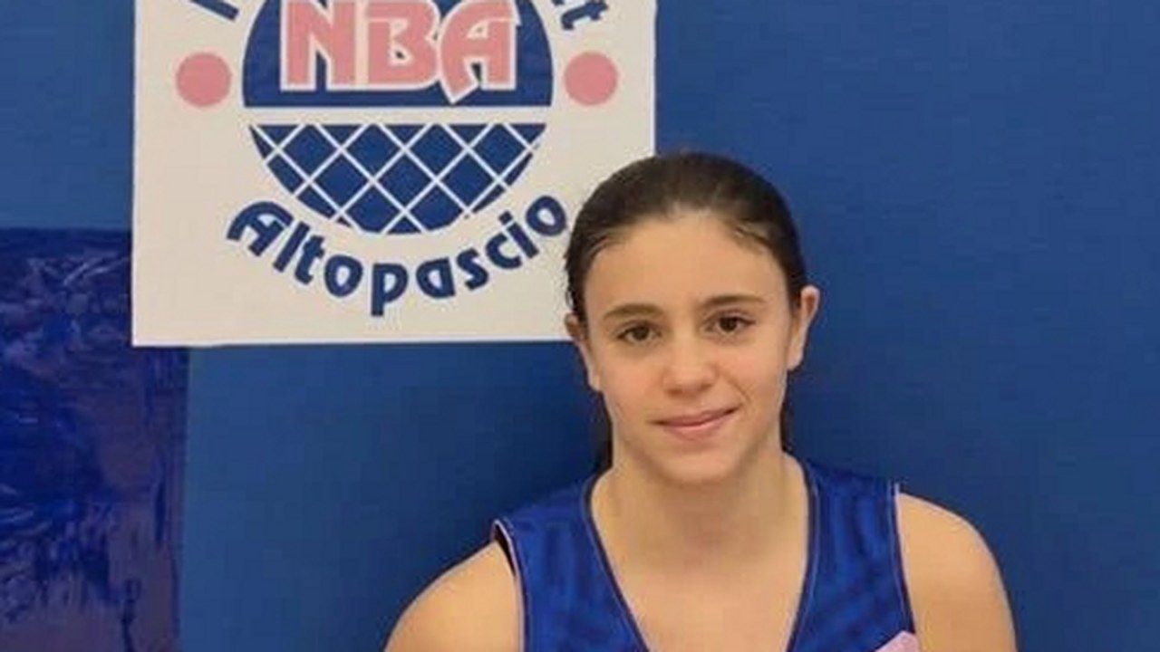Martina Pellegrini del Nuovo Basket Altopascio in maglia rosablu