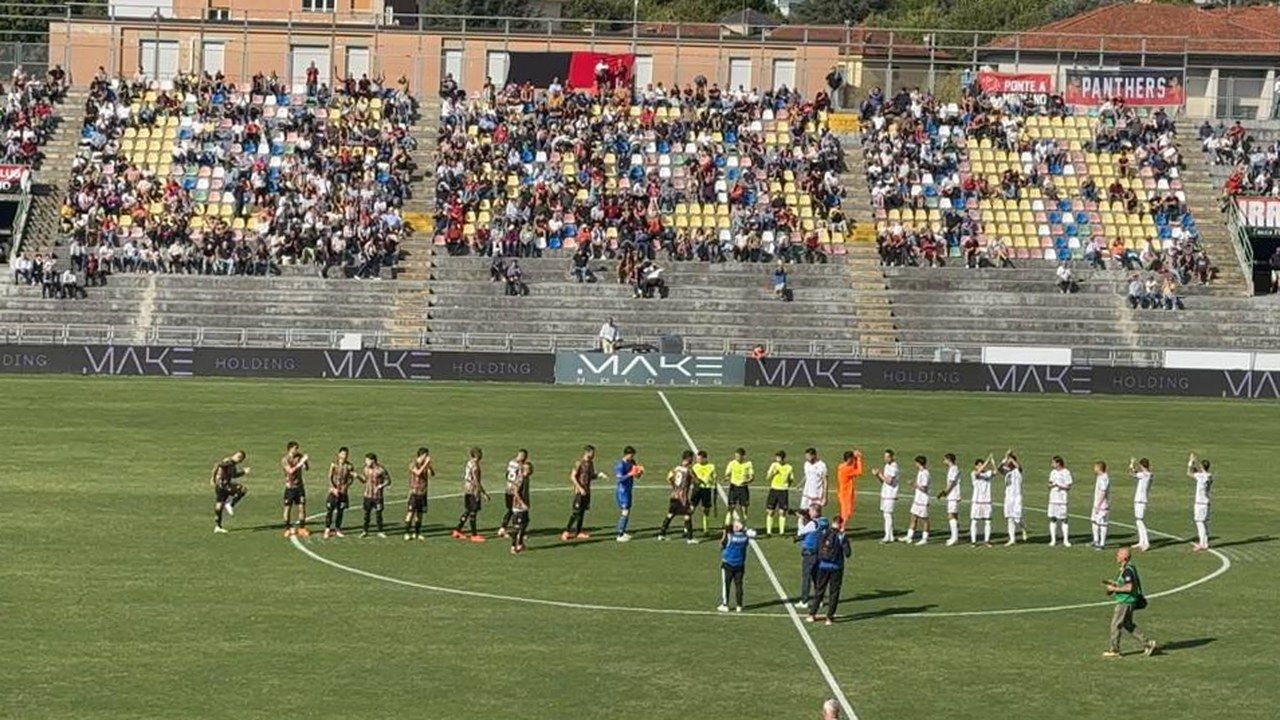 Lucchese-Nuova Ternana al Porta Elisa di Lucca, azione di gioco del big match di Serie D