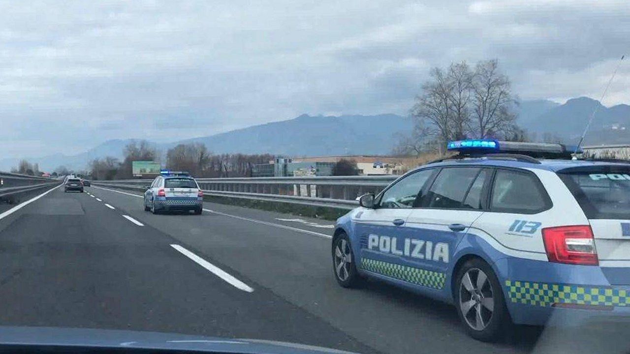 Polizia Stradale in una foto di repertorio: a Pietrasanta, sull’A12, sequestrati oltre 7 chili di droga e arrestato il conducente