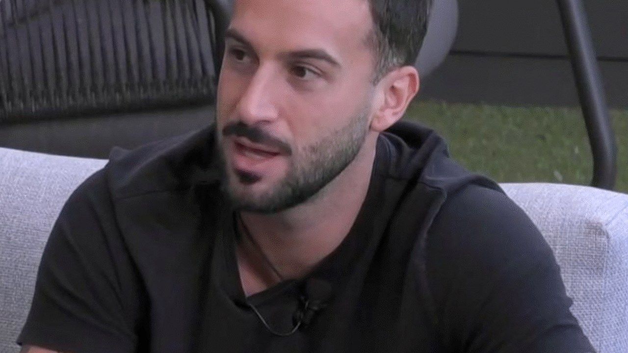 Andreas Muller al Grande Fratello Vip durante una discussione in Casa