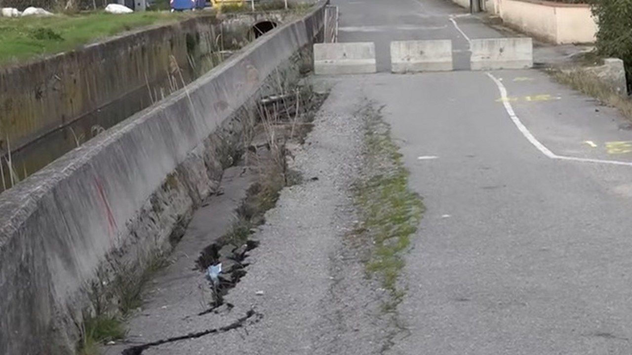 Massarosa, cantiere sul ponte di via del Pioppogatto a Piano del Quercione